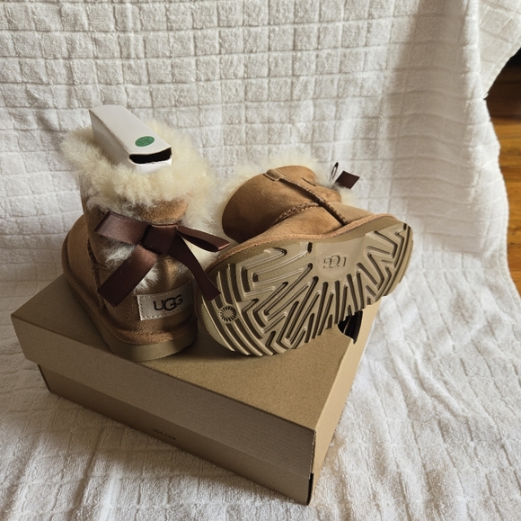 T Mini Bailey Bow II UGG 9c Chestnut Brown - Picture 4 of 12